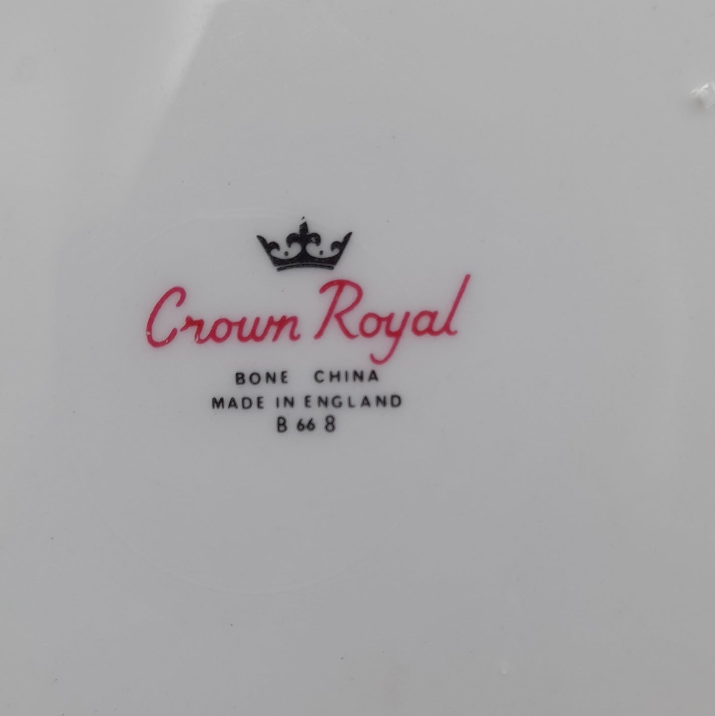 Crown Royal lėkštė su geltonomis rožėmis