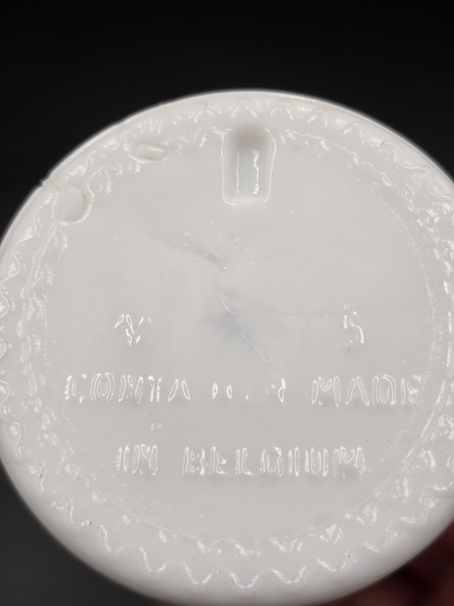 Vintažinis pieninio stiklo indelis