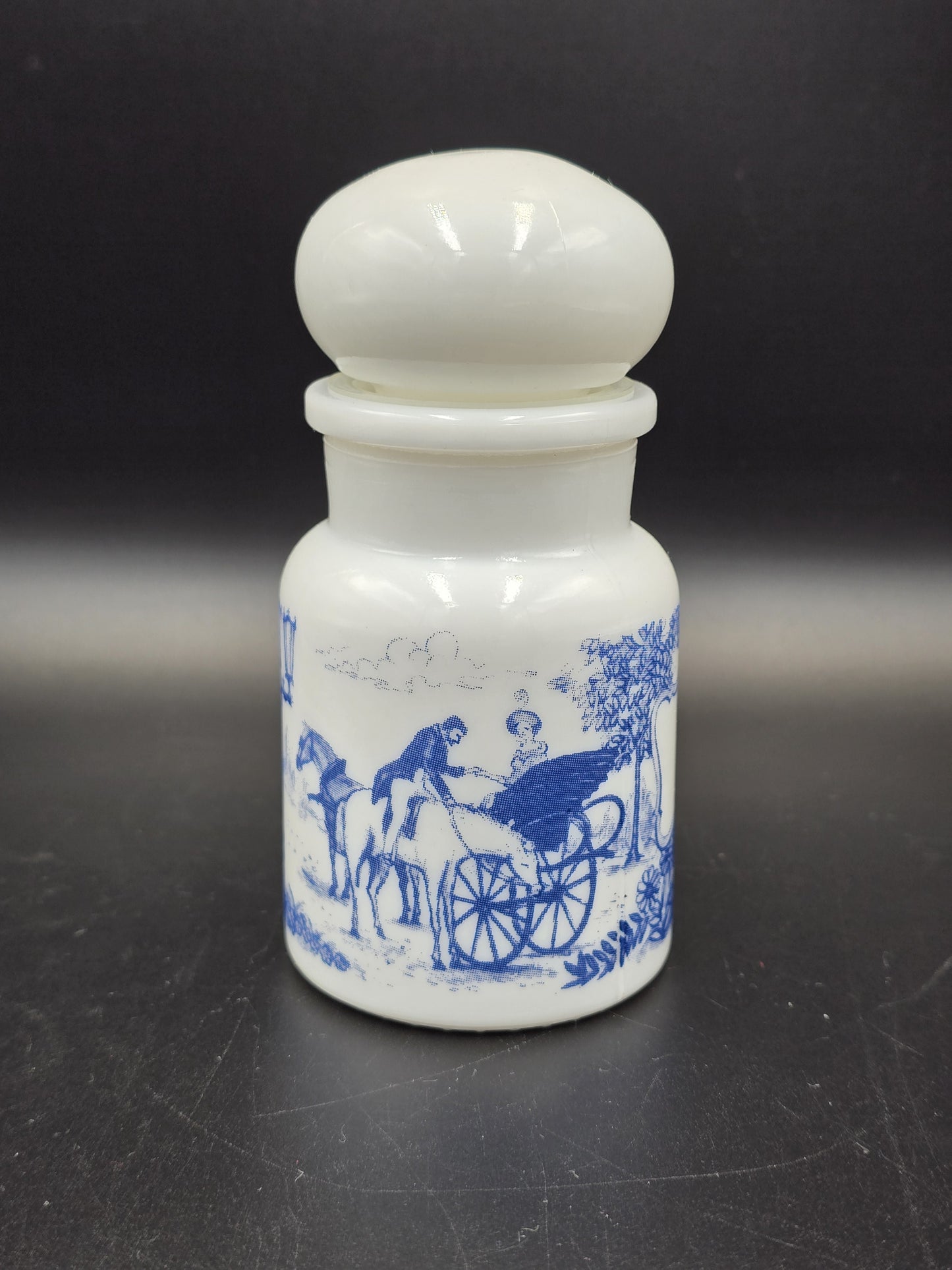 Vintažinis pieninio stiklo indelis