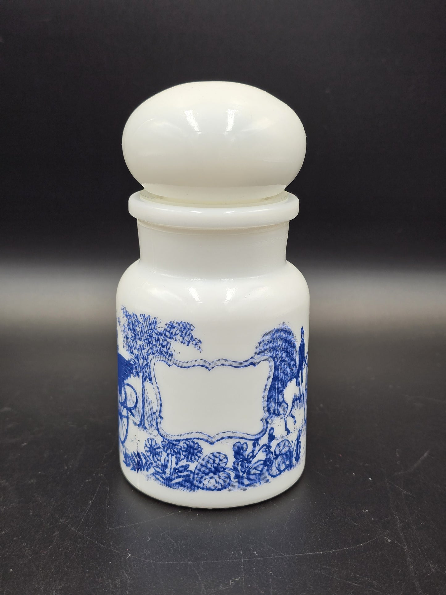 Vintažinis pieninio stiklo indelis