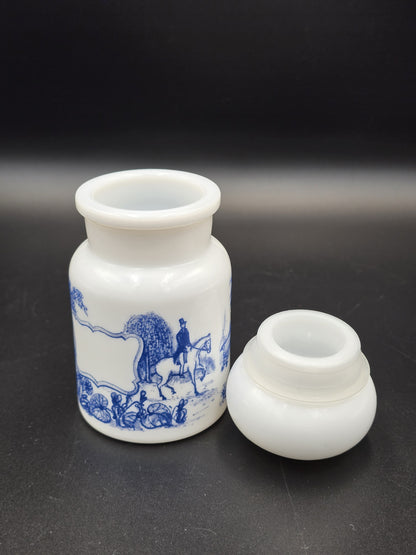 Vintažinis pieninio stiklo indelis