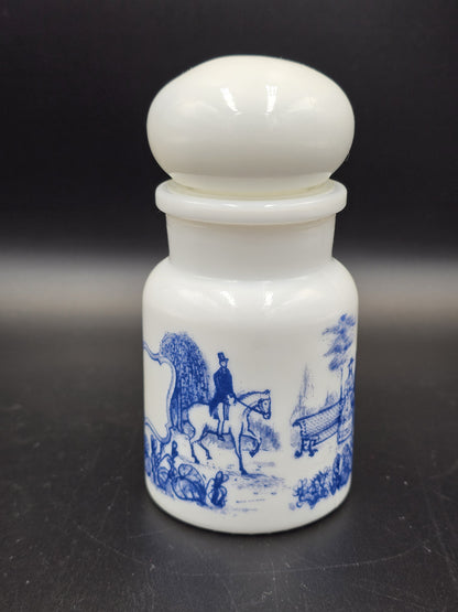 Vintažinis pieninio stiklo indelis