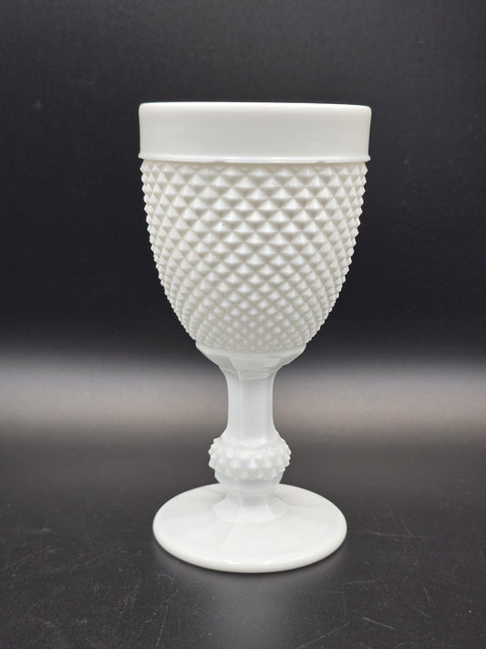 Pieninio stiklo taurė