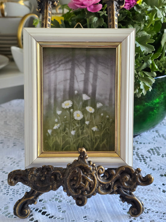 Norvegų menininko Jano Harro reprodukcija su ramunėmis.